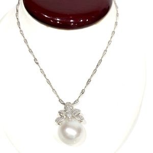 18K White Necklace / Pearl Pendant